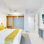 Modern Apartment 2Br-2Bth- Pool & Gym