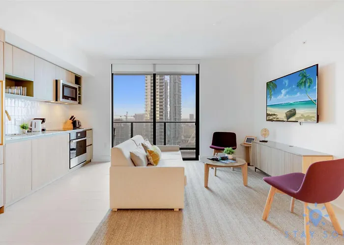 Modern Apartment 2Br-2Bth- Pool & Gym